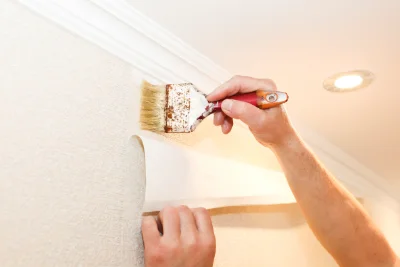 Pose de papier peint aux Martres-d'Artière — revêtements muraux et toiles de verre